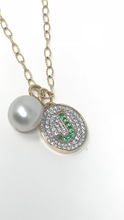 Load image into Gallery viewer, Medium Oval Signet Necklace