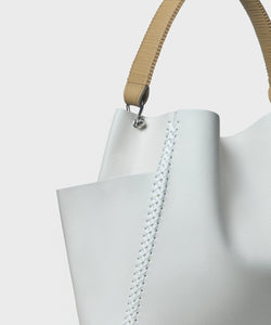 Shoulder Bag in Jasmin Grained Leather